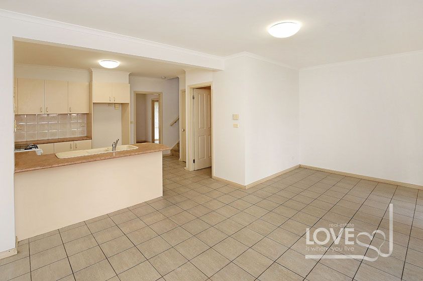 BEAUTIFULLY PRESENTED 3 BEDROOM TOWNHOUSE