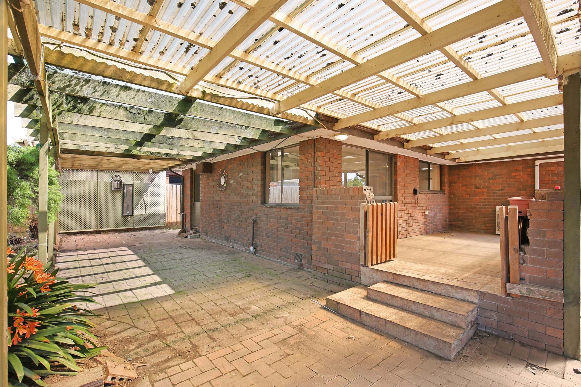 DELIGHTFUL FAMILY HOME!