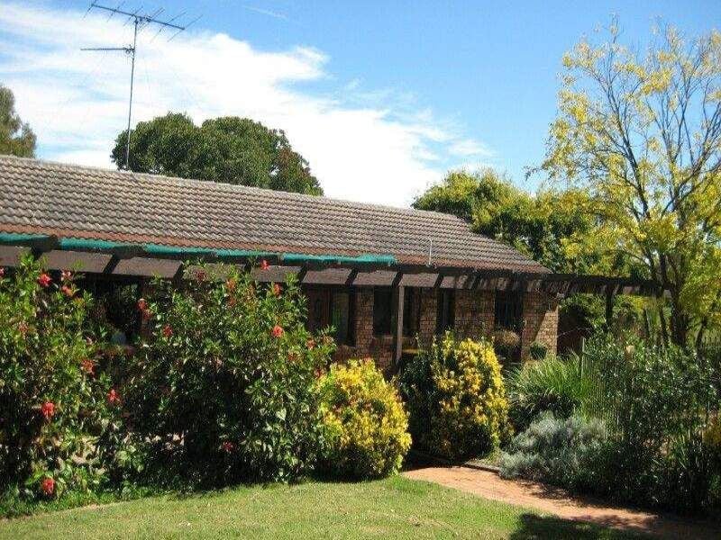 13 Hynds Road, Box Hill - Thumbnail 2