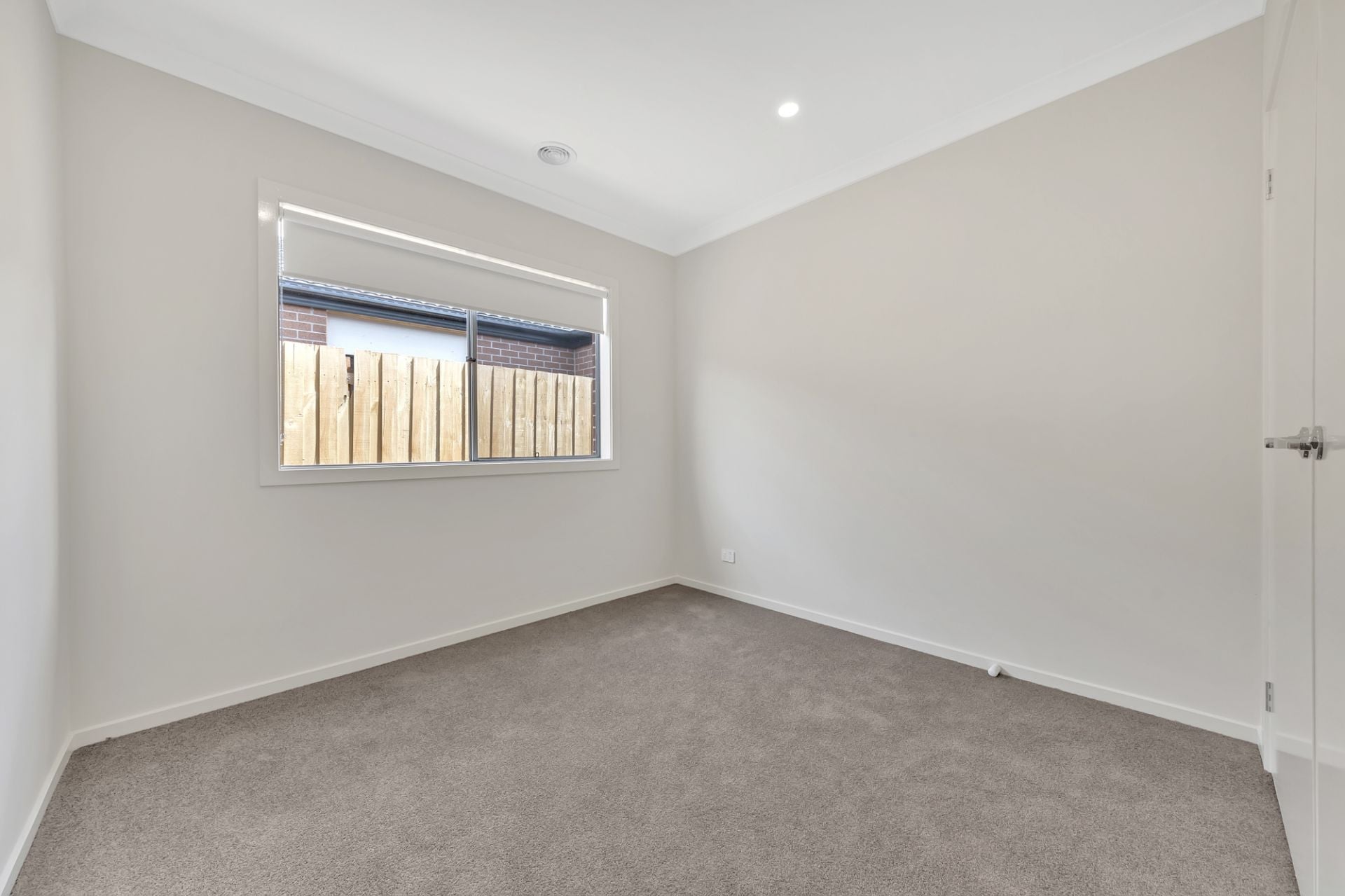 BRAND NEW A READY TO MOVE IN!