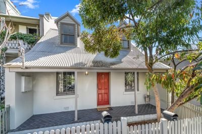 DOUBLE FRONTAGE, DUAL OCCUPANCY CORNER RESIDENCE