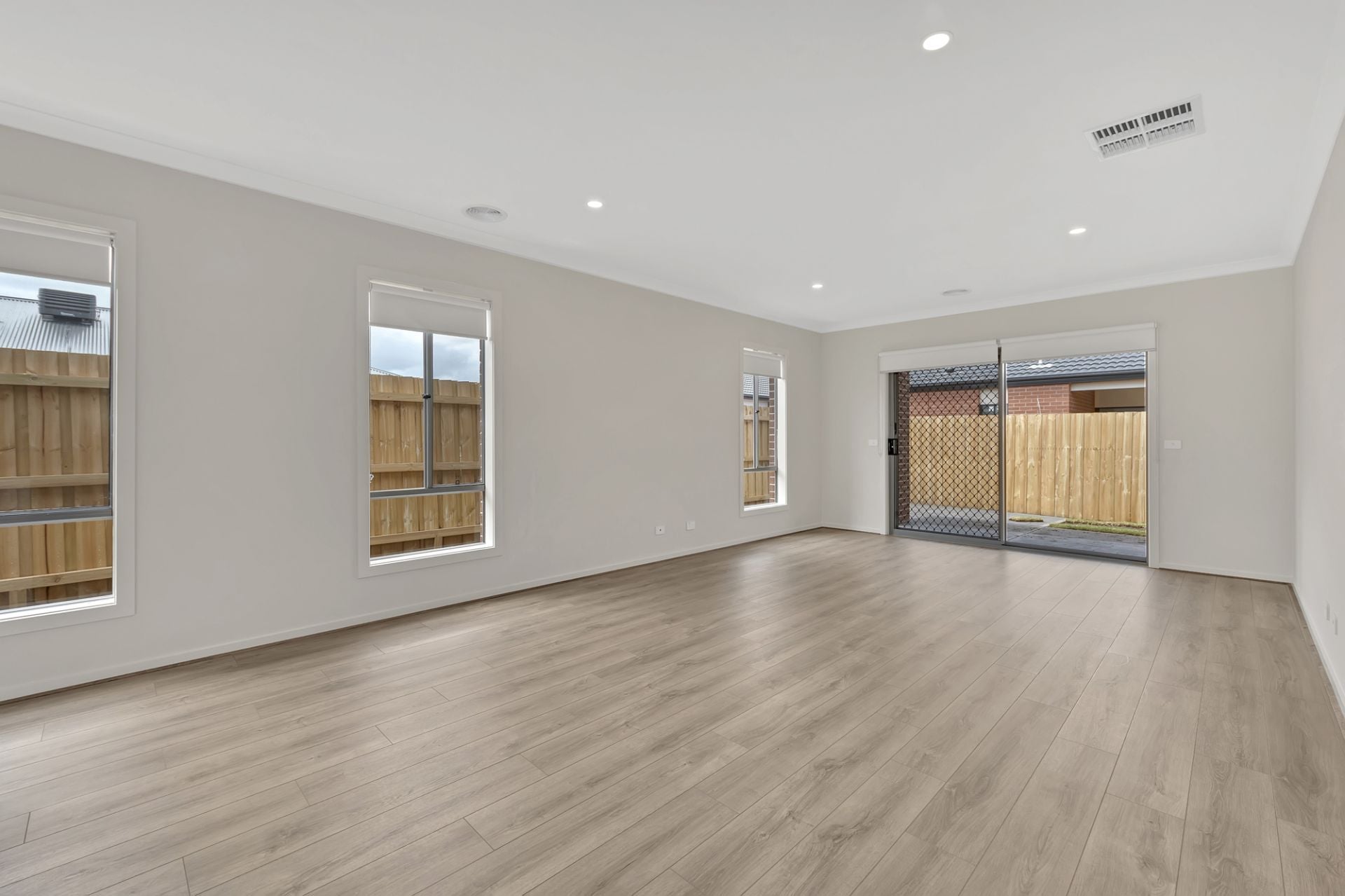 BRAND NEW A READY TO MOVE IN!
