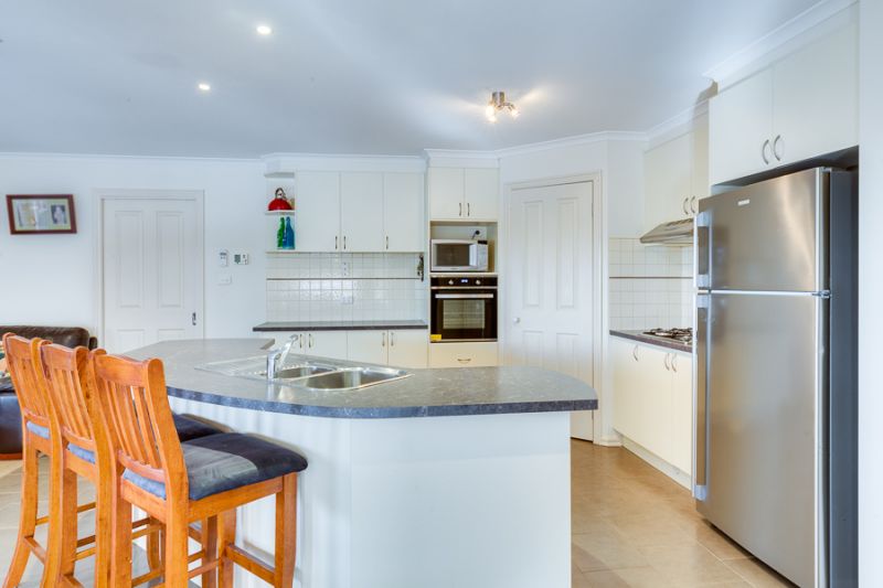 2 Davison Court, Bacchus Marsh - Thumbnail 3
