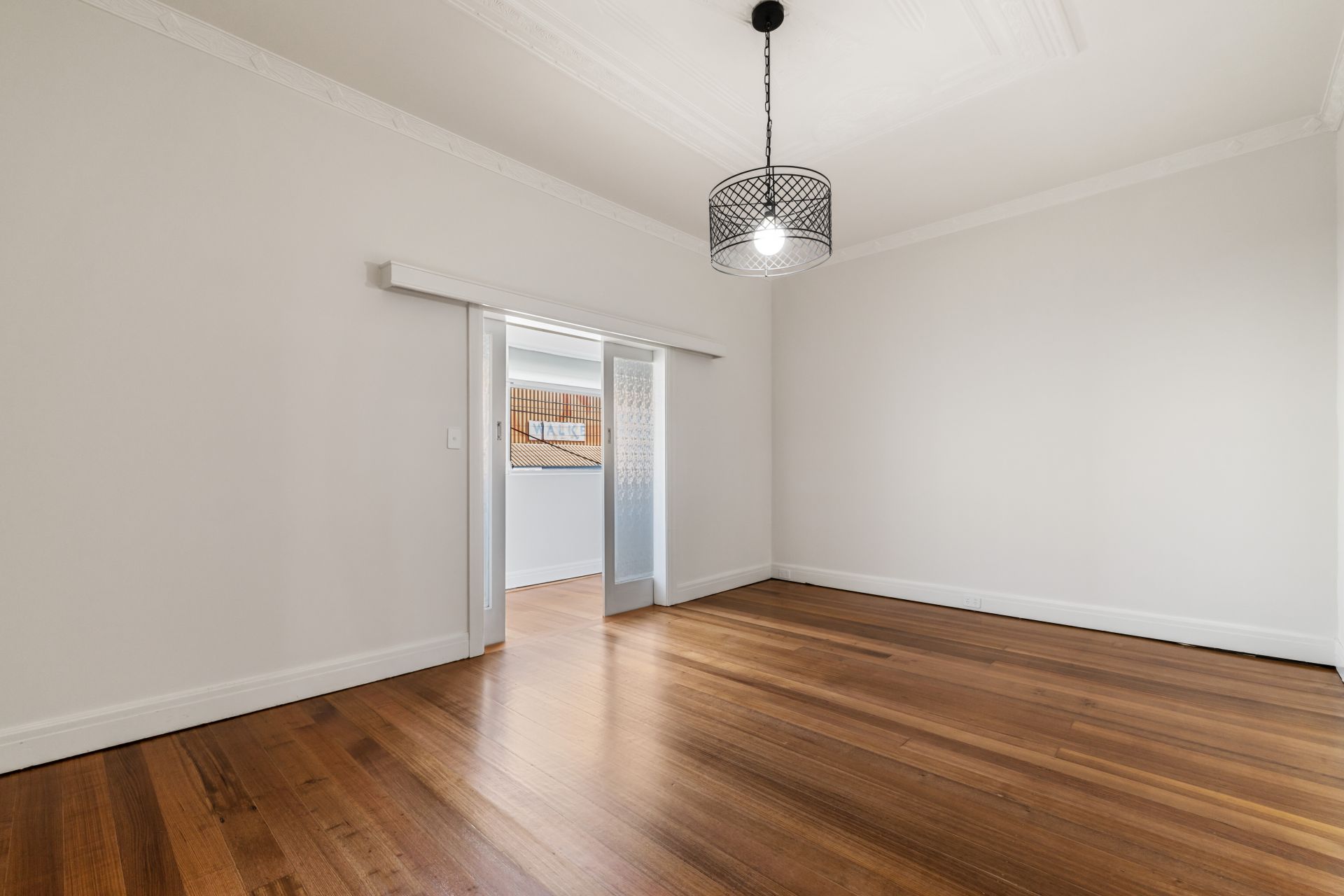 Large apartment in Ideal Locale - ENTRY VIA RUSSELL STREET (COBURG LEISURE CENTRE)