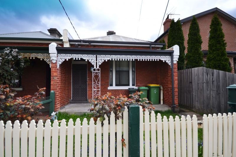 6 Livingstone Parade, Preston