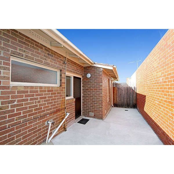 Spacious Renovated Unit Offering Great Natural Light!