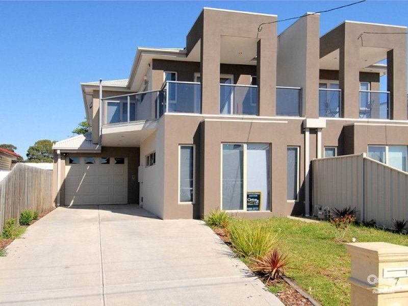 7 Parkside Crescent, Seaholme - Thumbnail 2