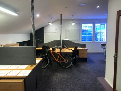 HIGHLY FUNCTIONAL OFFICE IN SPRING HILL!