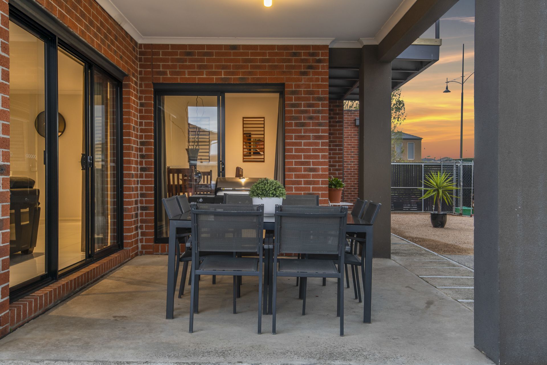 GREAT FAMILY HOME  - DUAL CORNER ACCESS