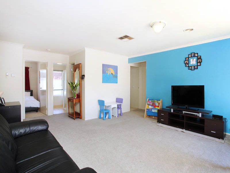 19 Daintree Retreat, Caroline Springs - Thumbnail 3