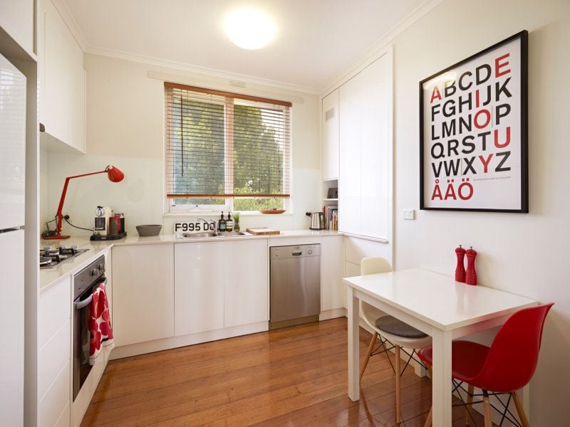 **Bright, sunny & fabulous location**