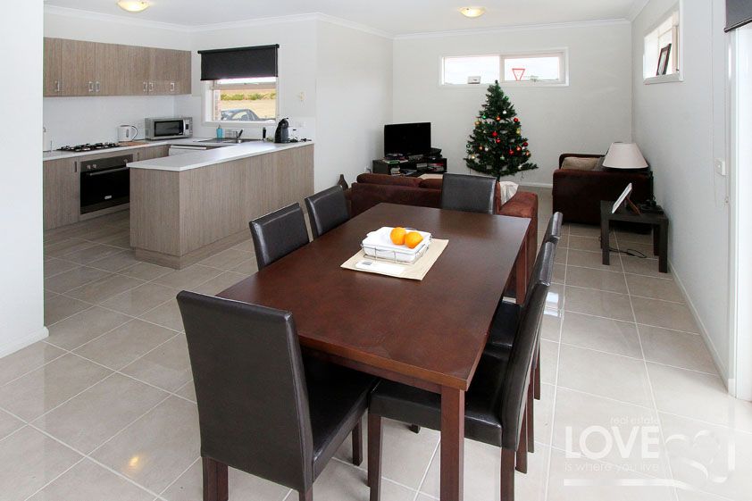 Modern Spacious Home!!