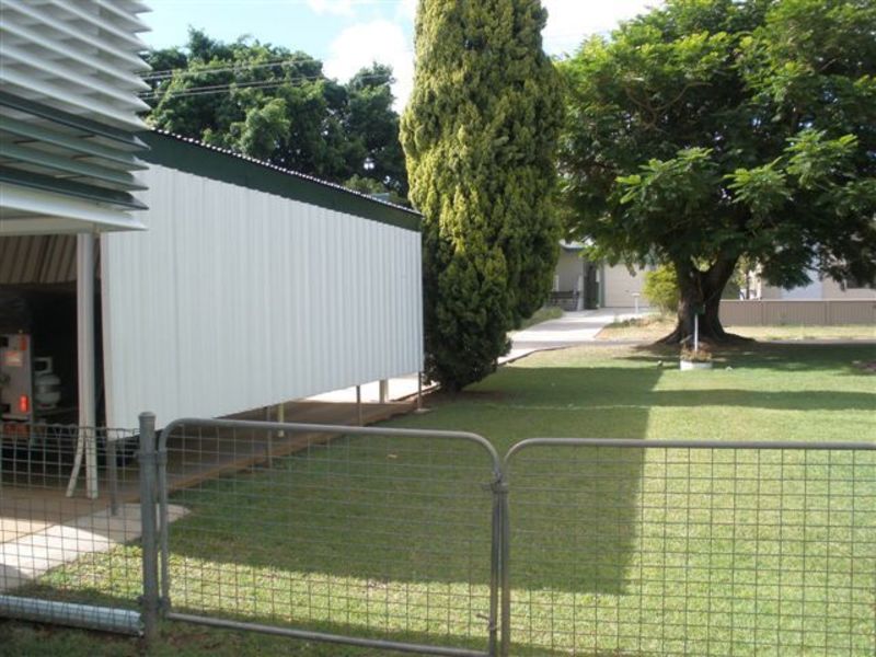 For Sale By Owner 14 Arnold St, Blackwater, QLD 4717