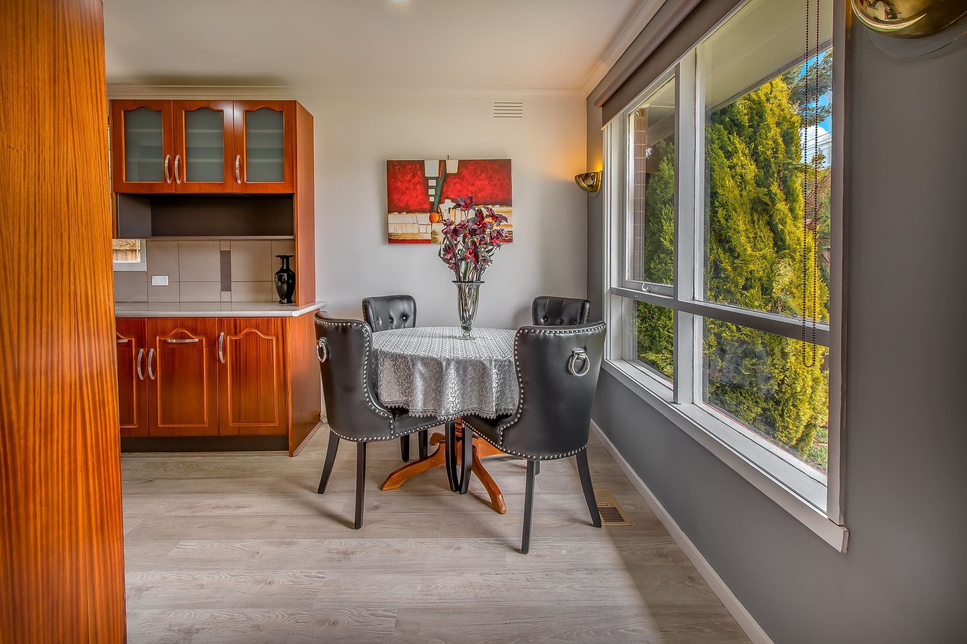 MODERN APPEAL – CORNER LOCATION