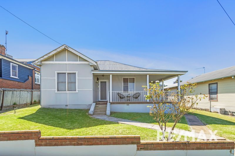 JUNEE 60 Commins Street