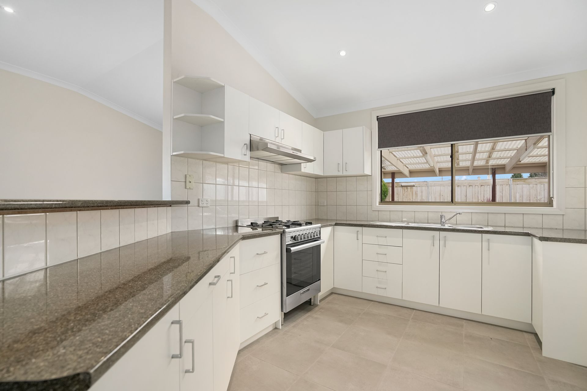 14 Campbells Crescent, Redan, Redan - Thumbnail 7