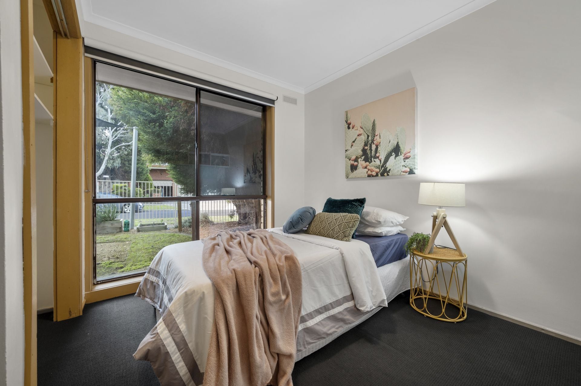 DUAL LIVING -  4 BEDROOMS, 2 BATHROOMS FAMILY HOME