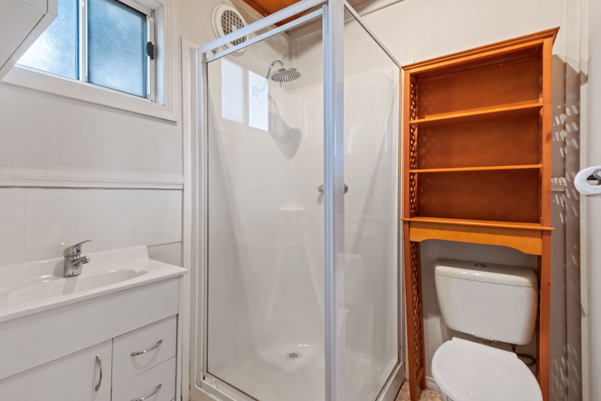 Spacious House plus Studio!