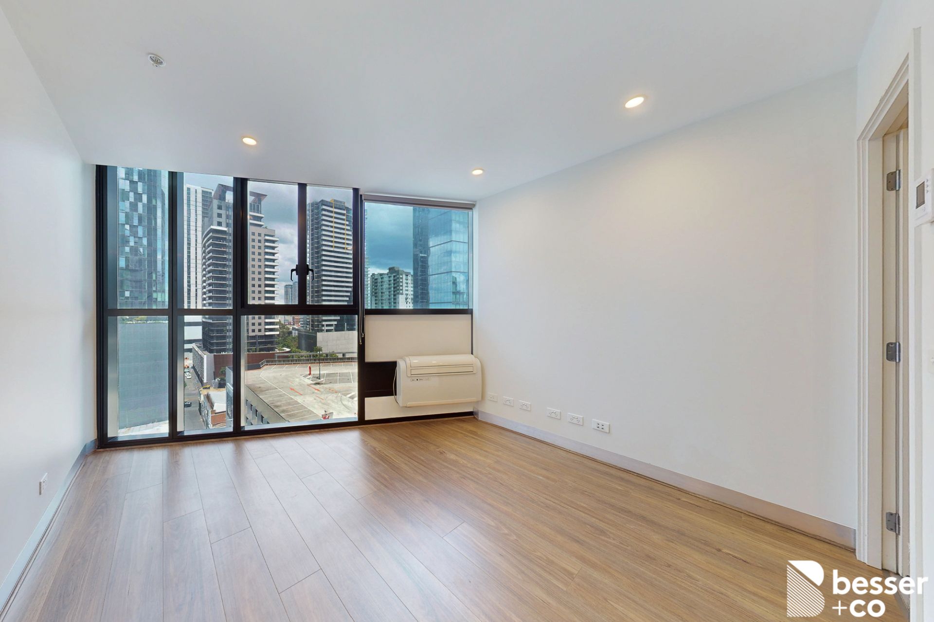 1104/33 Clarke Street, Southbank - Thumbnail 2