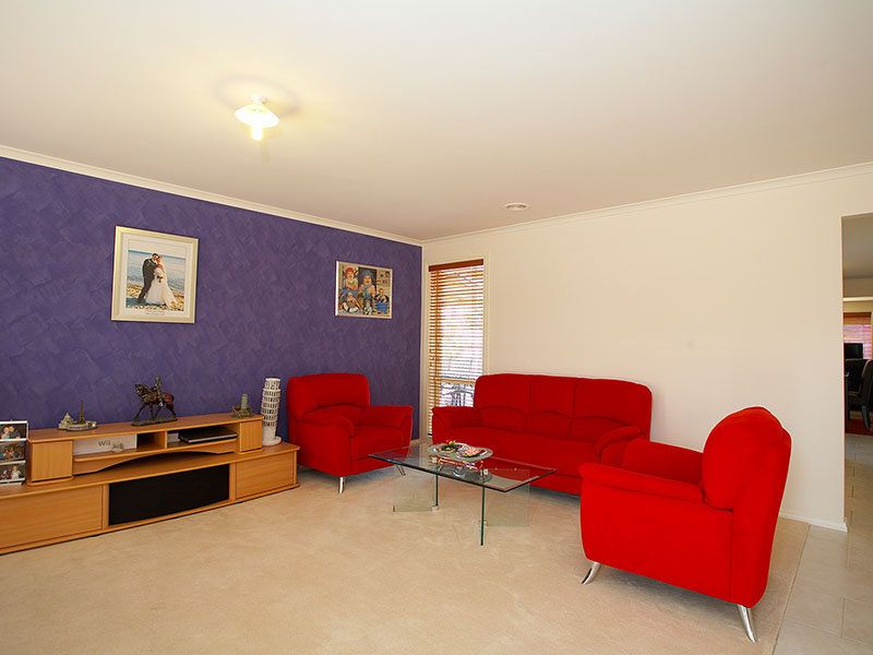 4 Bunya Close, Caroline Springs - Thumbnail 3