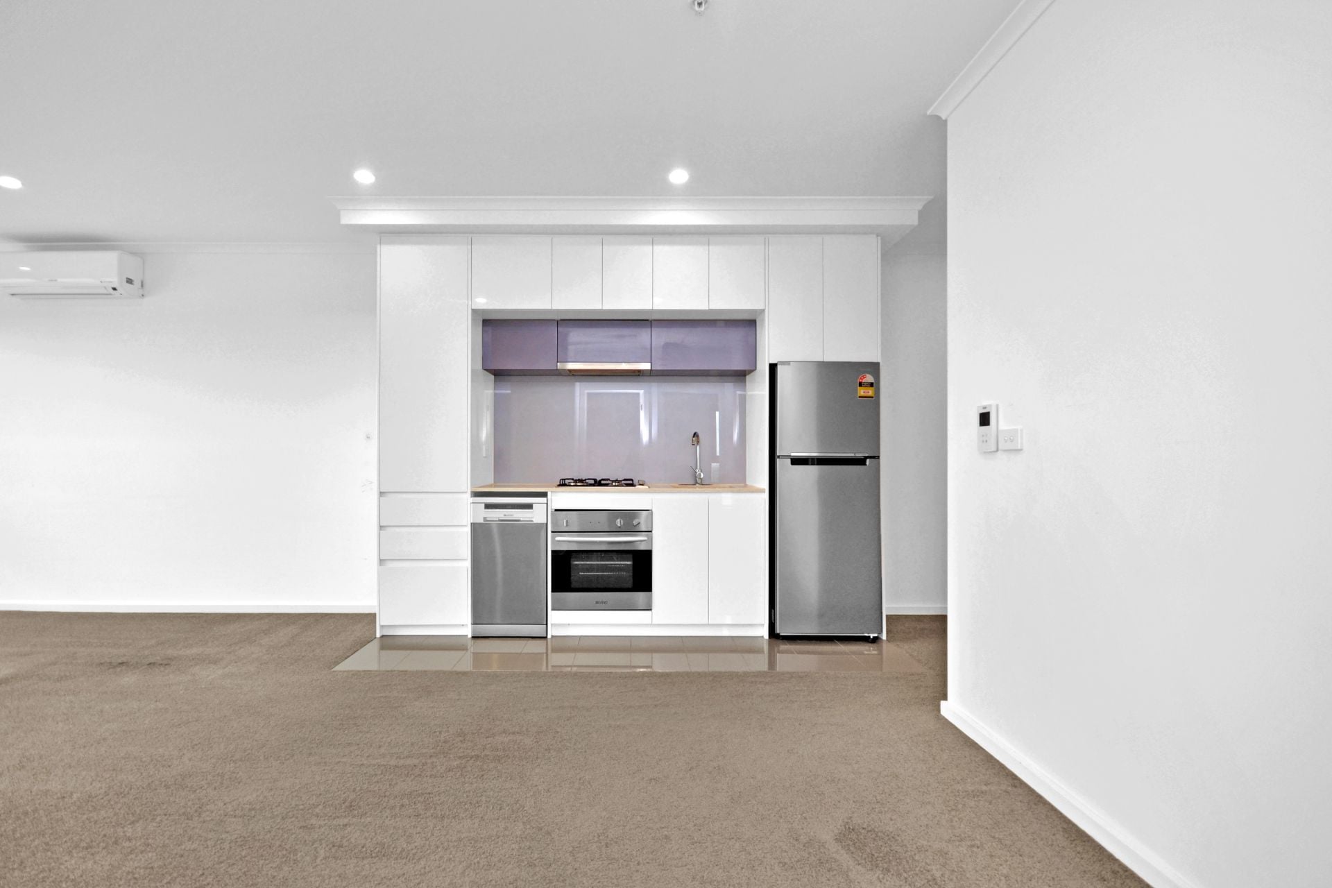 STYLISH APARTMENT LIVING IN A VIBRANT LIFESTYLE SETTING