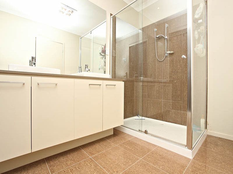 35 Lancefield Drive, Caroline Springs - Thumbnail 8