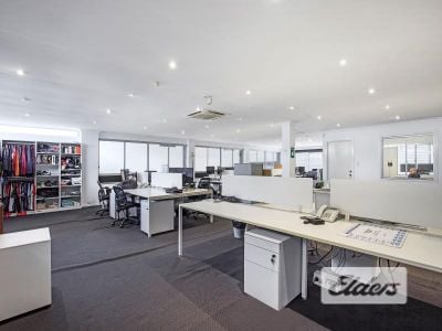 RARE SHOWROOM / OFFICE / WAREHOUSE OPPORTUNITY IN WEST END GROWTH CORRIDOR!