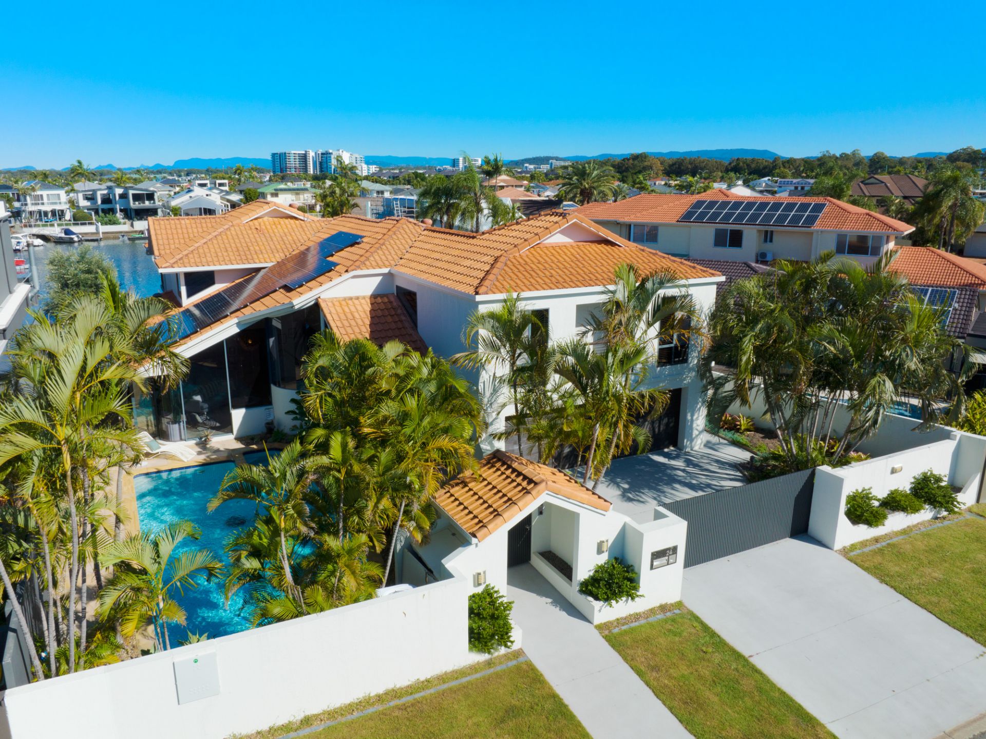 $ 2,250,000, Runaway Bay - Thumbnail 3