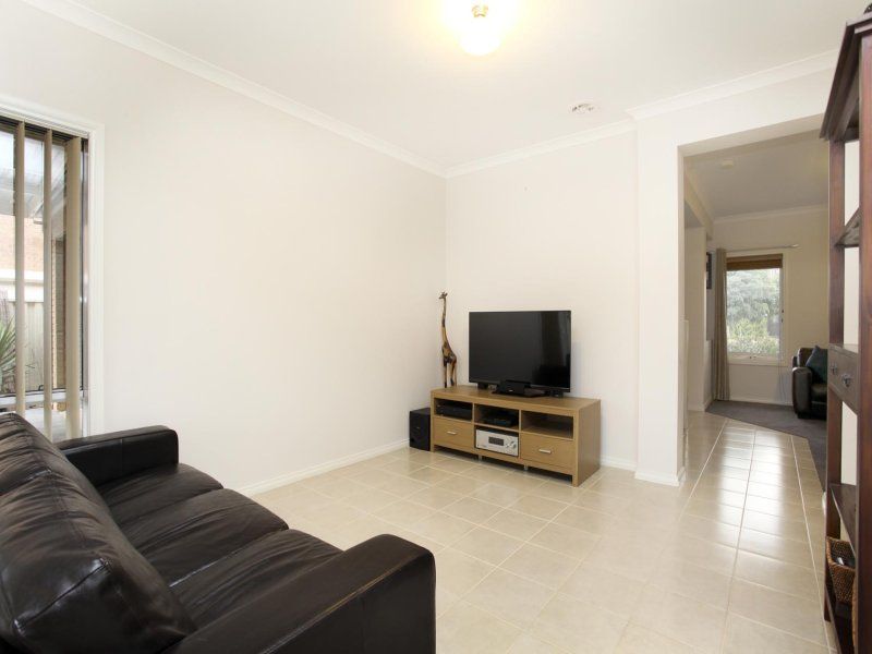 6 Cofton Street, Caroline Springs - Thumbnail 7