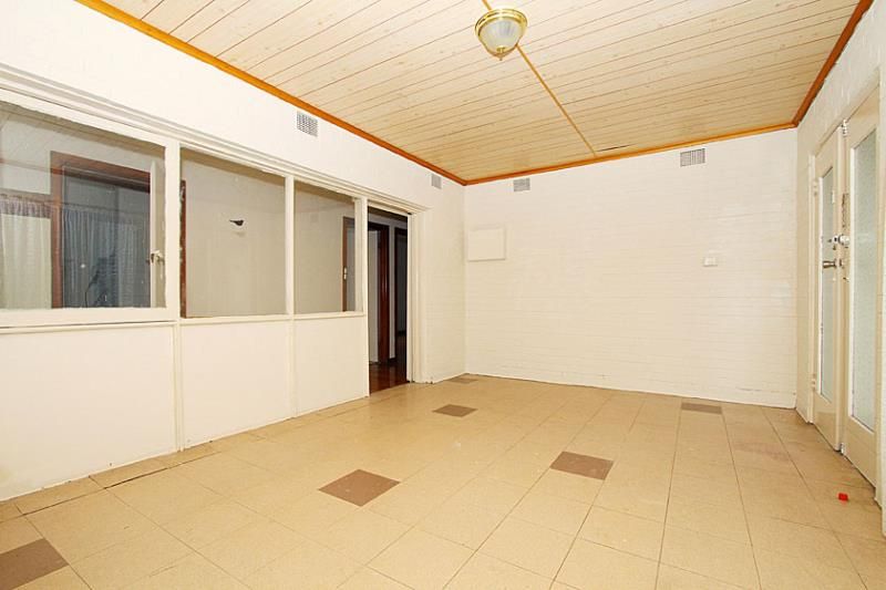 PRICE $290-310PW LOOKING FOR A GREAT TENANT!