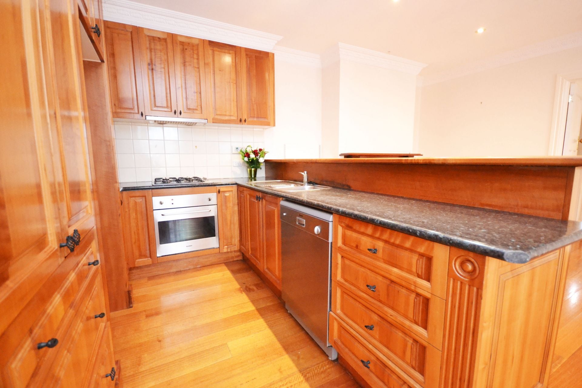 CUTE, COSY AND CONVENIENTLY LOCATED.