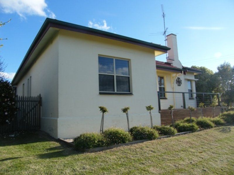 30 Gwendoline Street MOUNT GAMBIER SA, Mount Gambier - Thumbnail 2