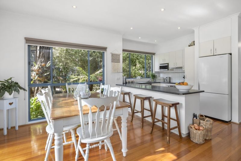 2/12 Lascelles Terrace, Lorne, VIC, Lorne - Thumbnail 2