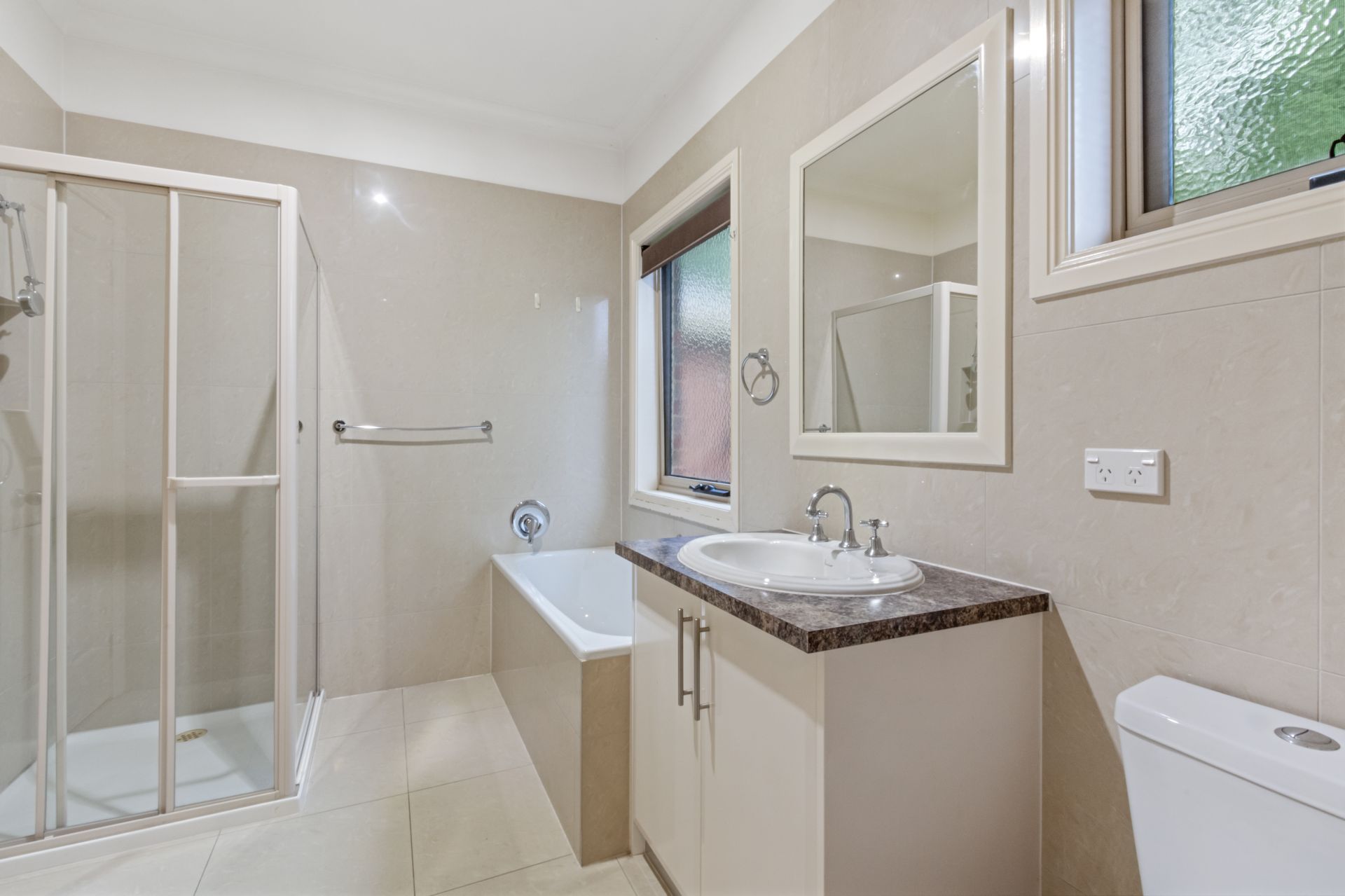 FANTASTIC THREE BEDROOM TOWNHOUSE!