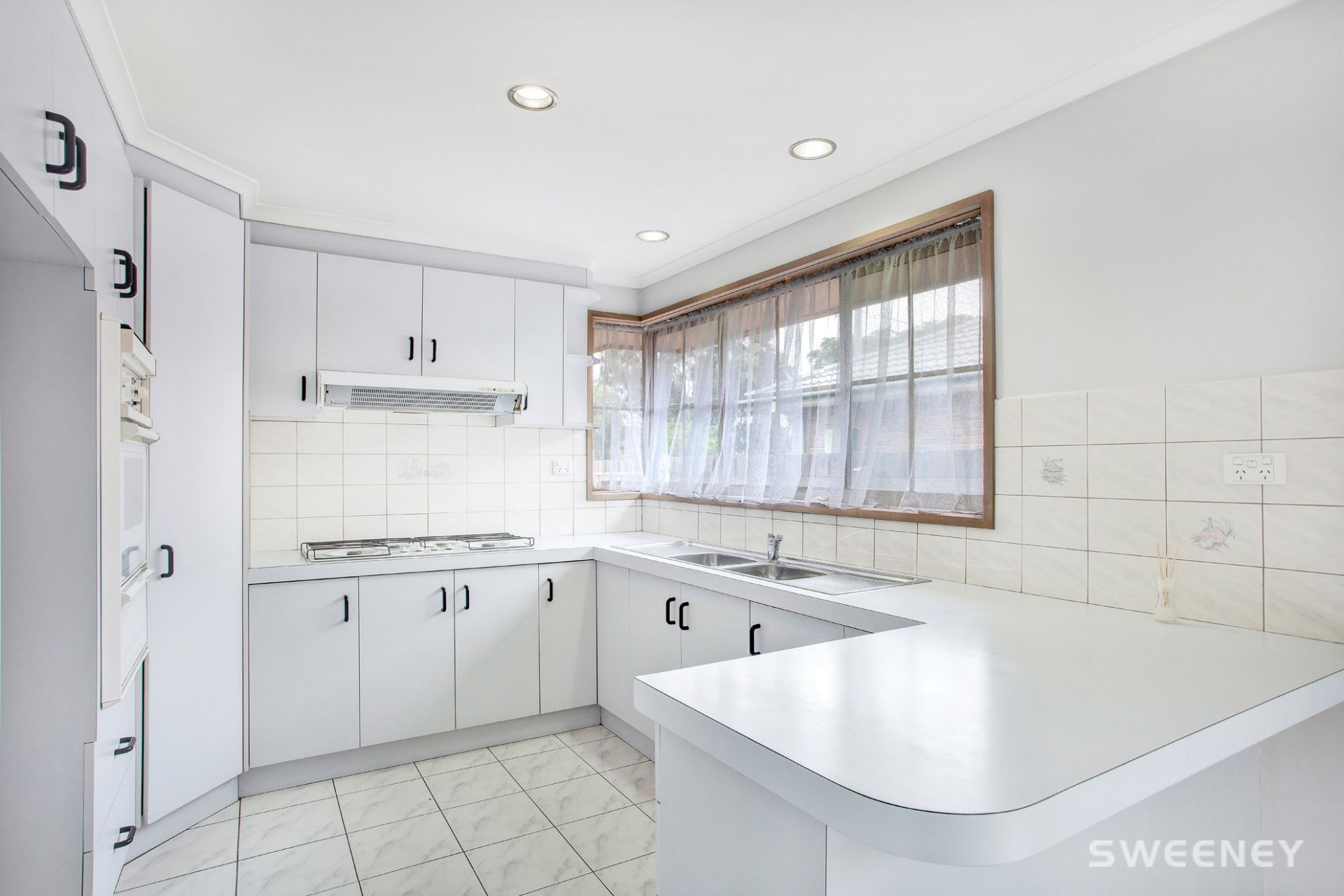 32 Newham Way, Altona Meadows - Thumbnail 3