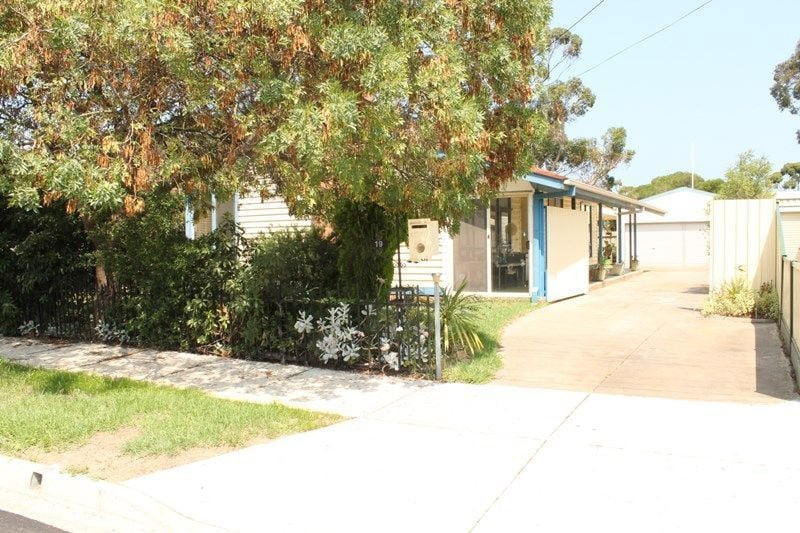 19 Charles Road, Altona - Thumbnail 2