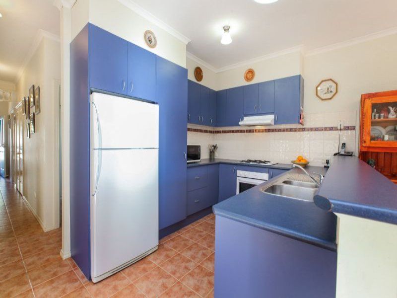 10 Millstream Way, Caroline Springs - Thumbnail 4