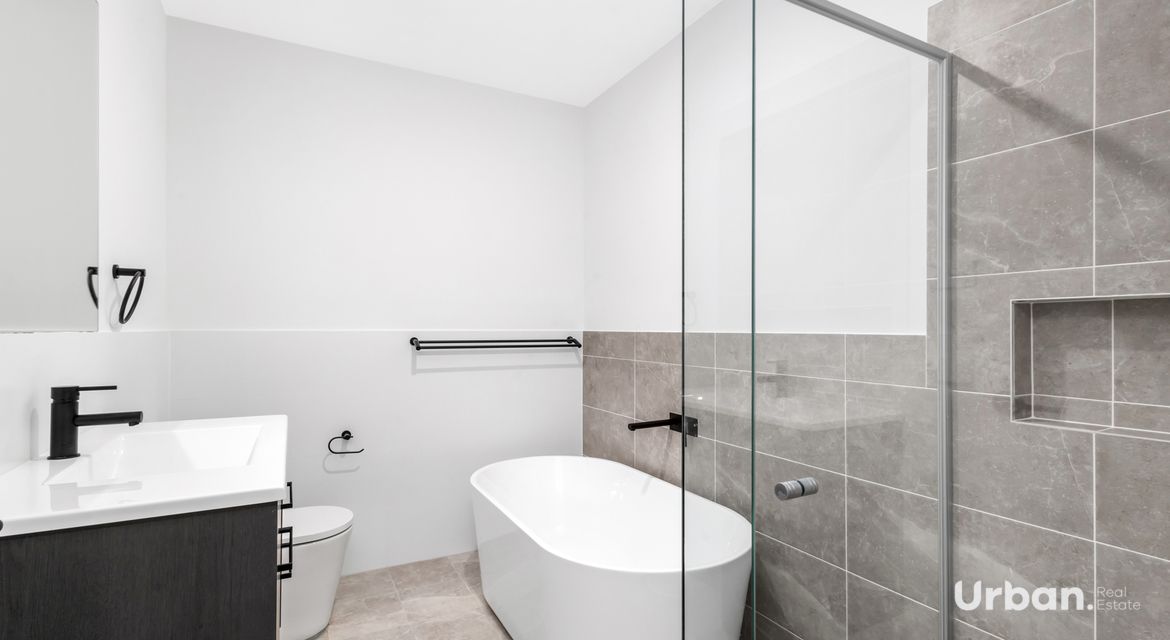 Oakville 18 Alvine Place
