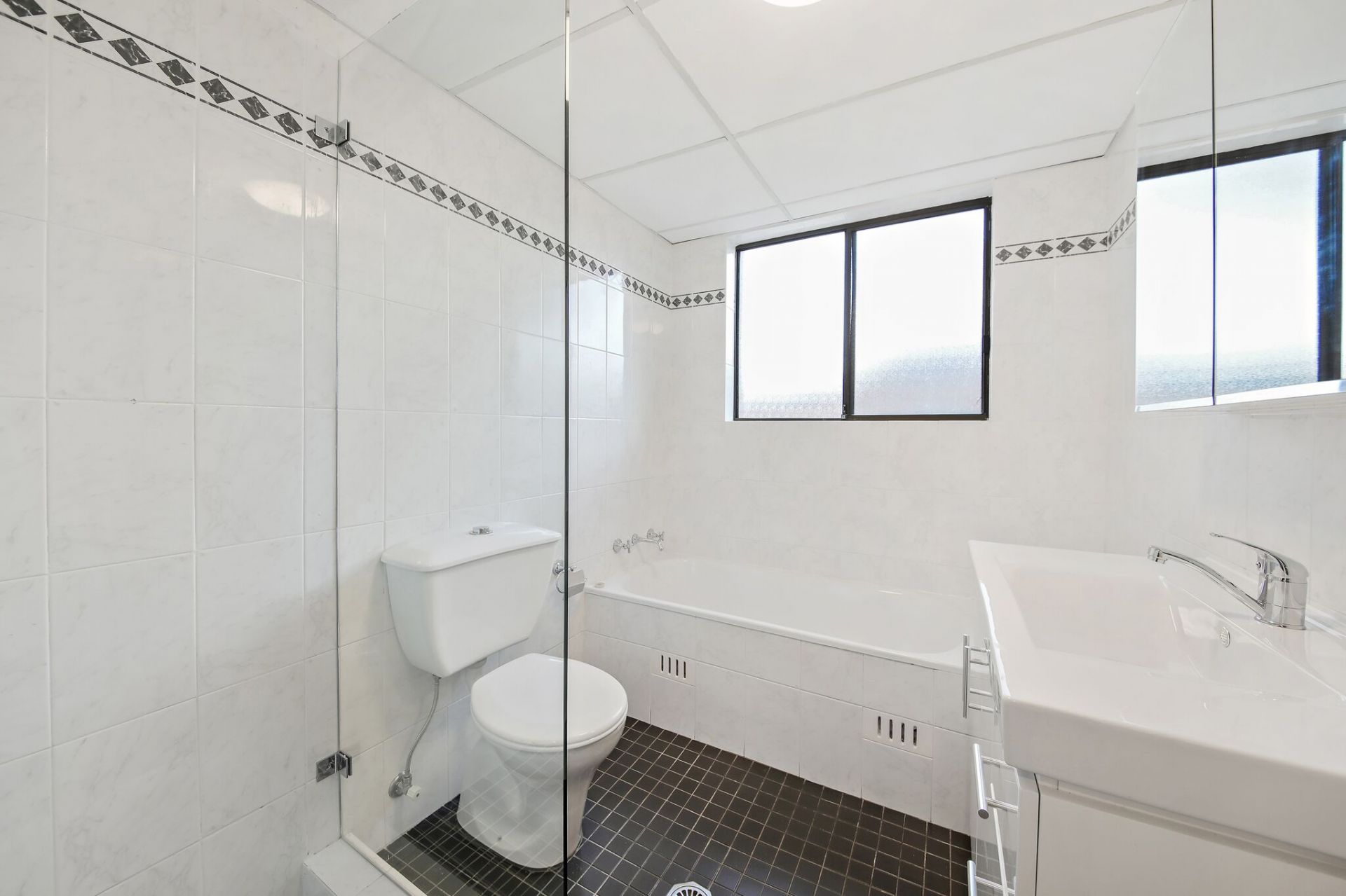 Sunny Renovated Duplex with Lock up Garage