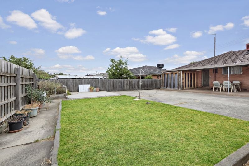 14 Linoak Avenue, Lalor