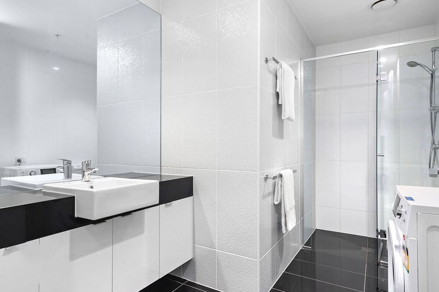 Southbank Grand: Prime Position, Luxury Lifestyle, Spacious Sensation!