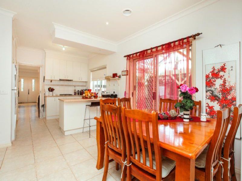 28 Greenwich Crescent, Caroline Springs - Thumbnail 4