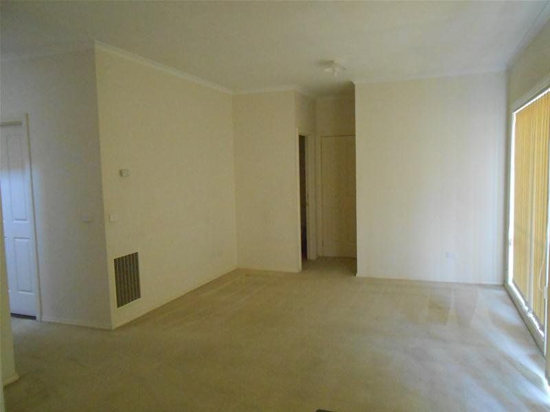 IDEALLY LOCATED, CLOSE TO RMIT & PUBLIC TRANSPORT
