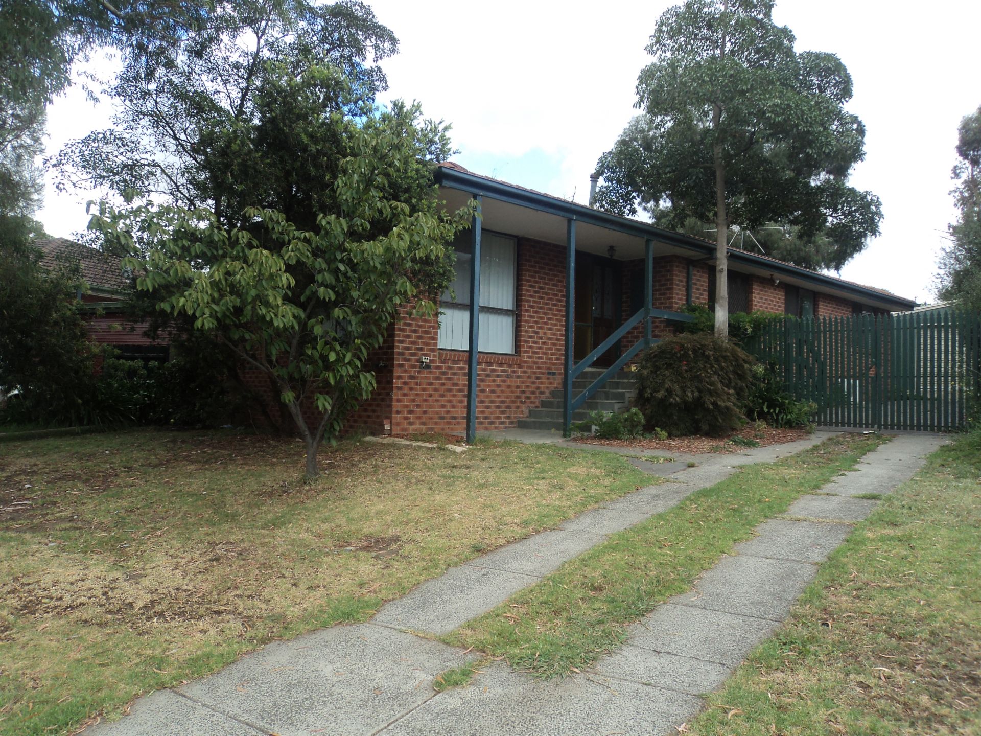 LOVELY 3 BEDROOM FAMILY HOME