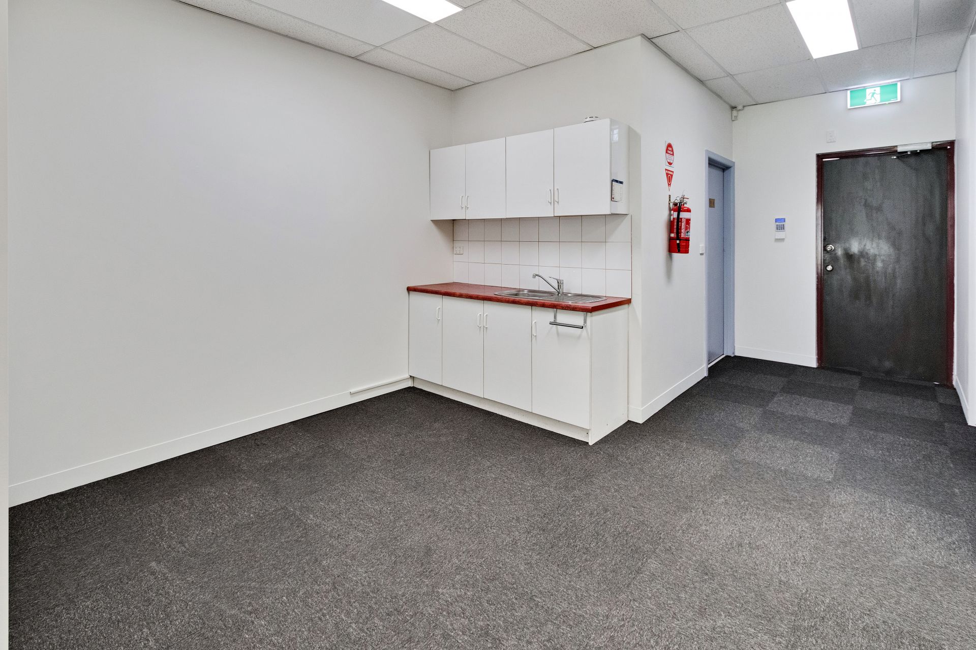PRIME OFFICE/ RETAIL SPACE - OWNER WILL CONSIDER ALL OFFERS