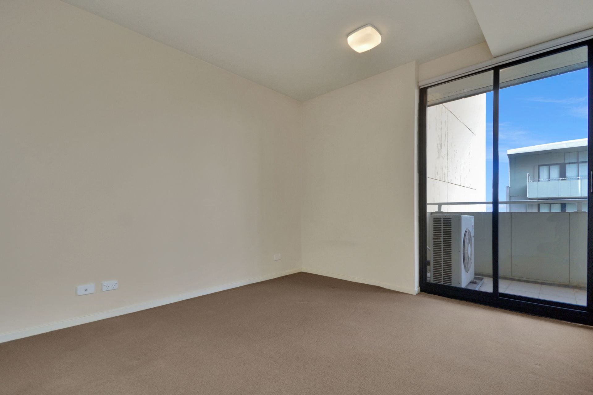 GREAT APARTMENT IN GREAT LOCATION