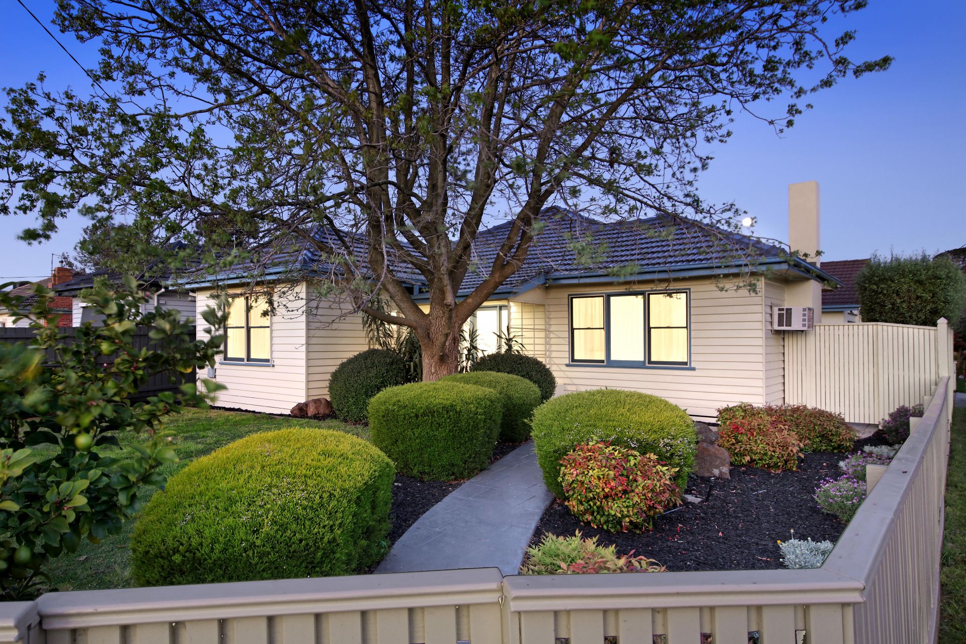 1/18 Sumersett Avenue, Oakleigh South OBrien Real Estate