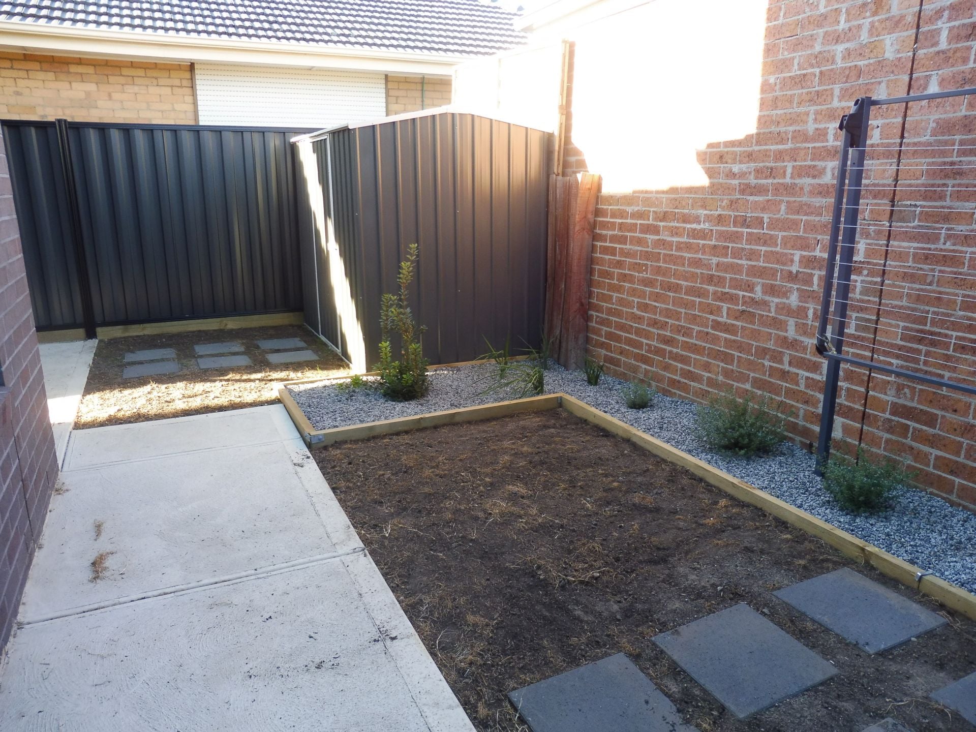 ARCHITECT DESIGNED- WALKING DISTACE TO THOMASTOWN STATION AND SHOPS.