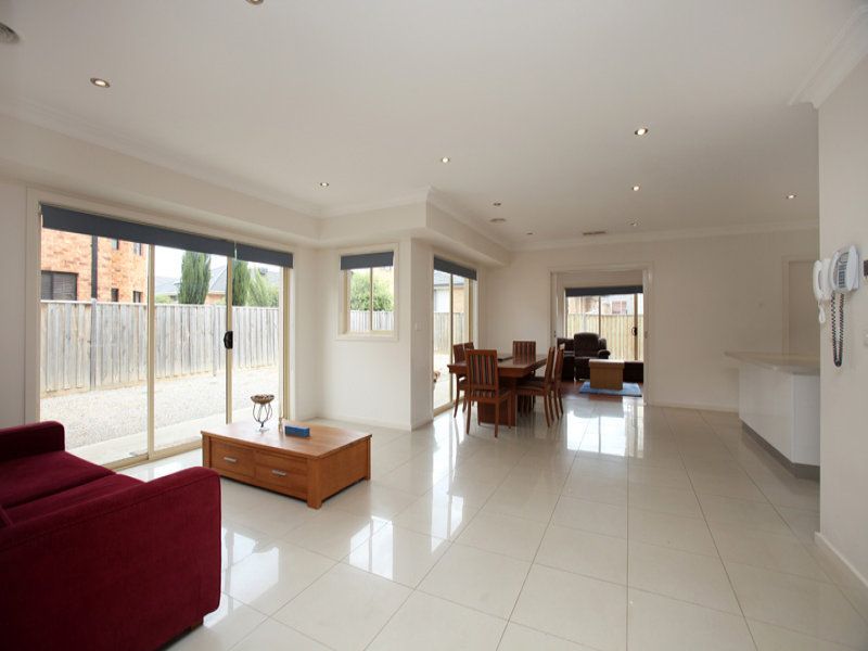 15 Sandy Point Road, Sanctuary Lakes - Thumbnail 6