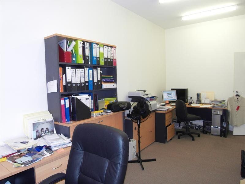 OFFICE/WAREHOUSE IN SOUGHT AFTER LOCATION